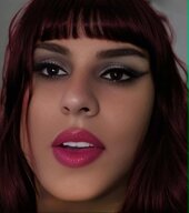 Siendokam o Kamilo Mora Youtuber Colombiano y miembro del Real Team Gordo meme de Rasputia Versión mujer de la Travatón CON EXPRESIONES FACIALES EN BOCA Y CEJAS