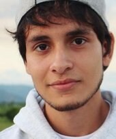 Top manias o Douglas Alvarez Youtuber Colombiano y miembro del Real Team meme de Hatsune Miku Versión mujer de la Travatón CON EXPRESIONES FACIALES EN BOCA Y CEJAS